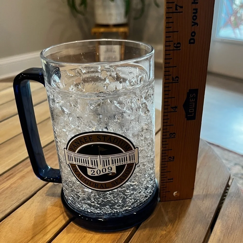 YANKEE STADIUM 2009 INAUGURAL SEASON INSULATED MUG W/HANDLE MLB